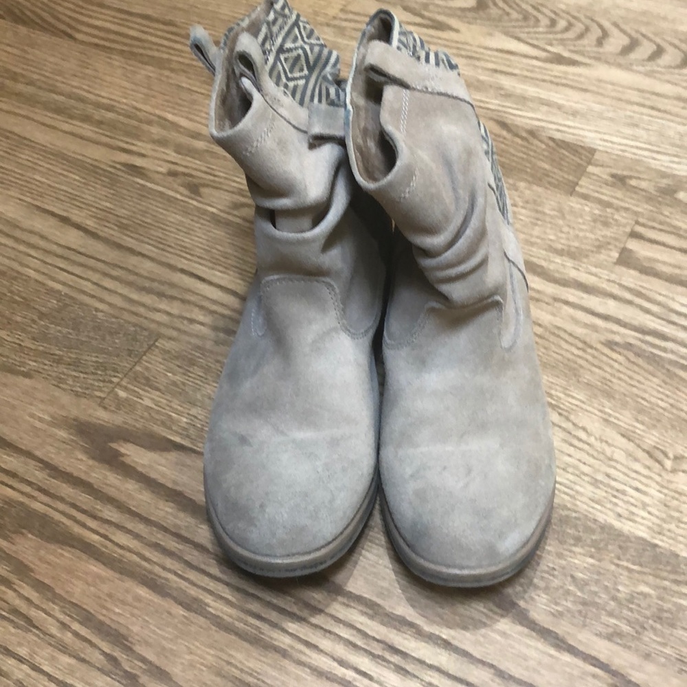 Tan Toms boots